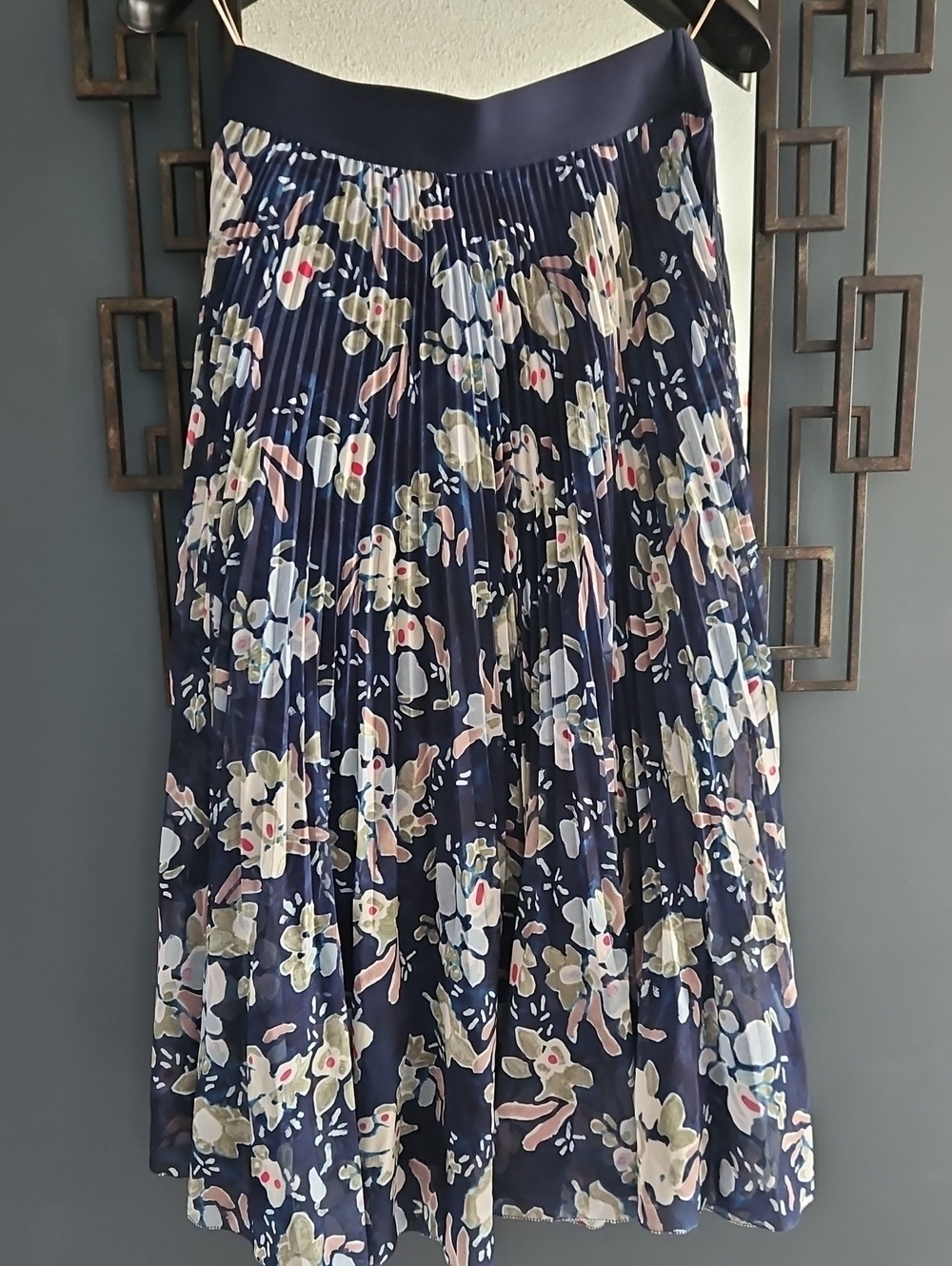 Wilfred Size L Pleated Skirt Navy Blue Floral Print Maxi Length